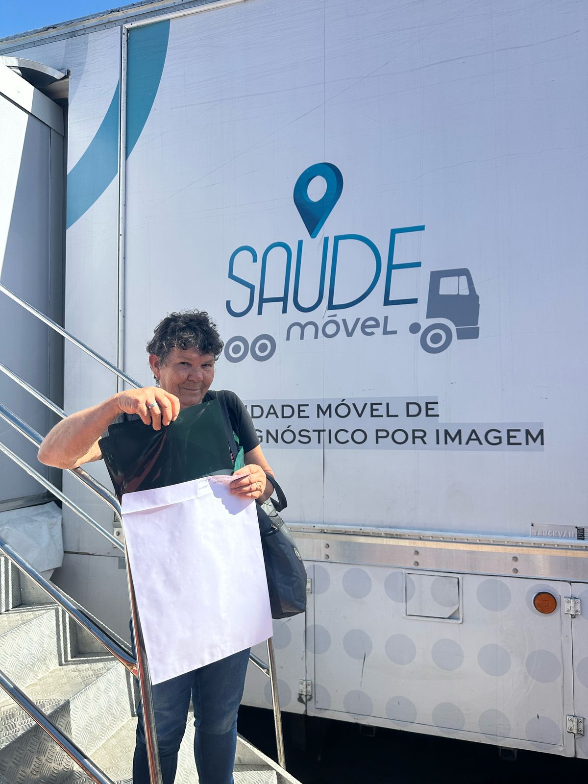 Caminhão da Saúde leva exames e vacinação para moradores de Ponta Negra, em Maricá